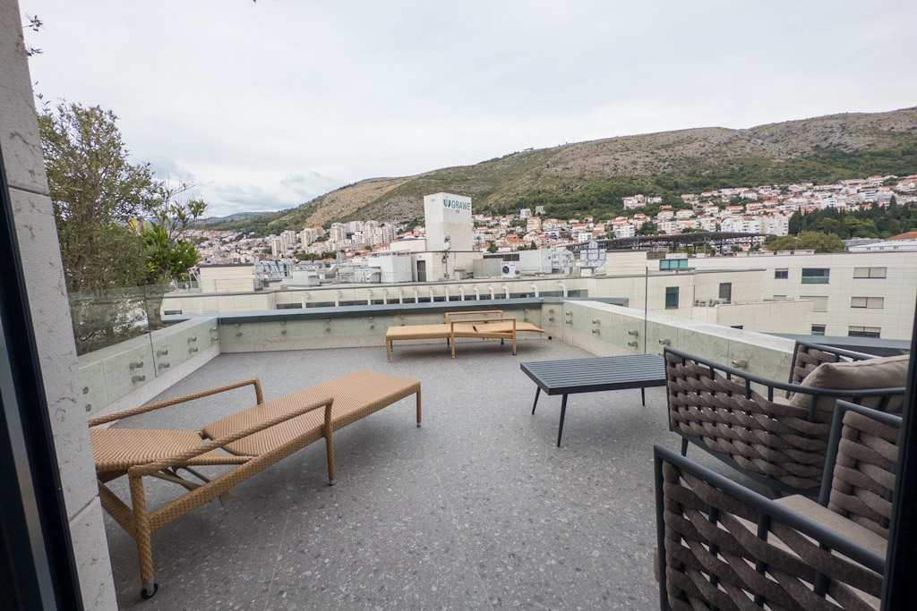 City Hotel Dubrovnik のバルコニーからの景色