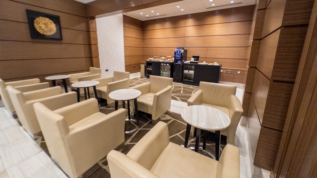 Ahlan Business Class Lounge の入り口近くのスペース