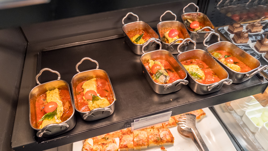 Ahlan Business Class Lounge の魚料理