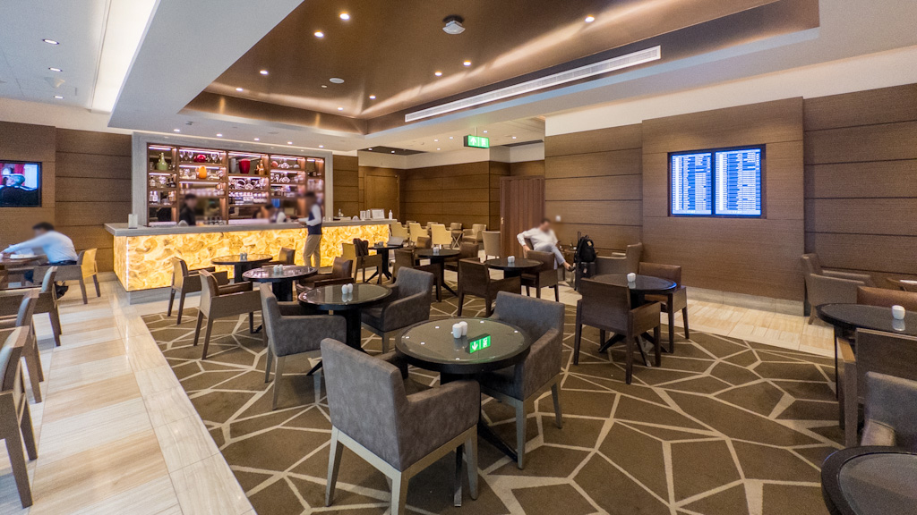 Ahlan Business Class Lounge のバーカウンター