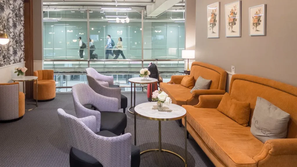 The Coral Finest Business Class Loungeの部屋の1つ