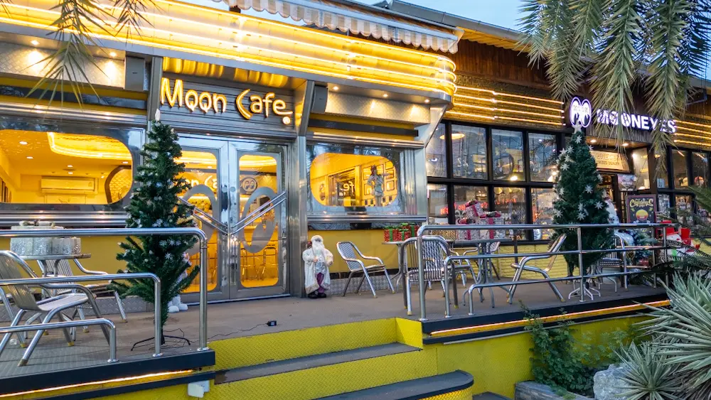 Moon Cafe