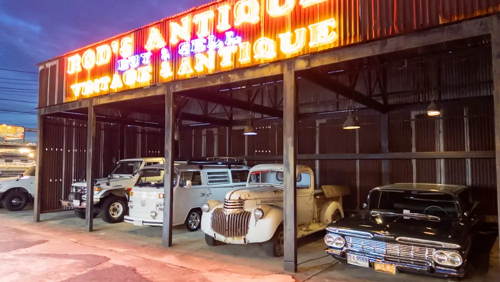 アメ車やバイクの展示