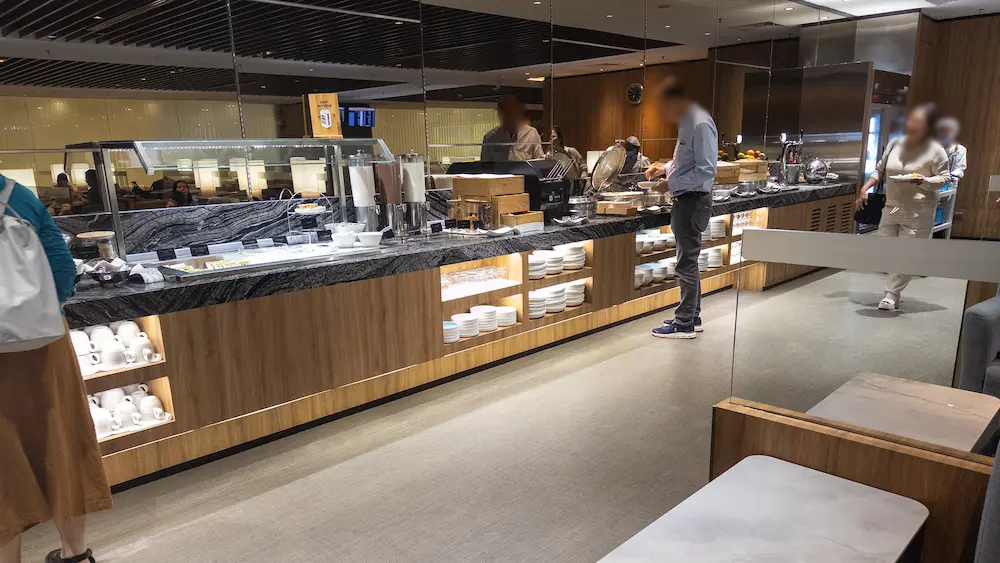 KrisFlyer Gold Lounge内のビュッフェ