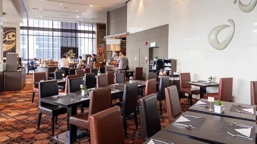 Four Points by Sheraton Bangkok Ploenchitの朝食会場