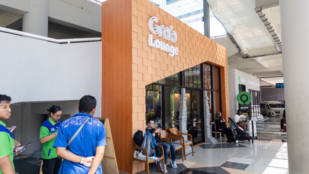 デンパサール空港のGrab Lounge